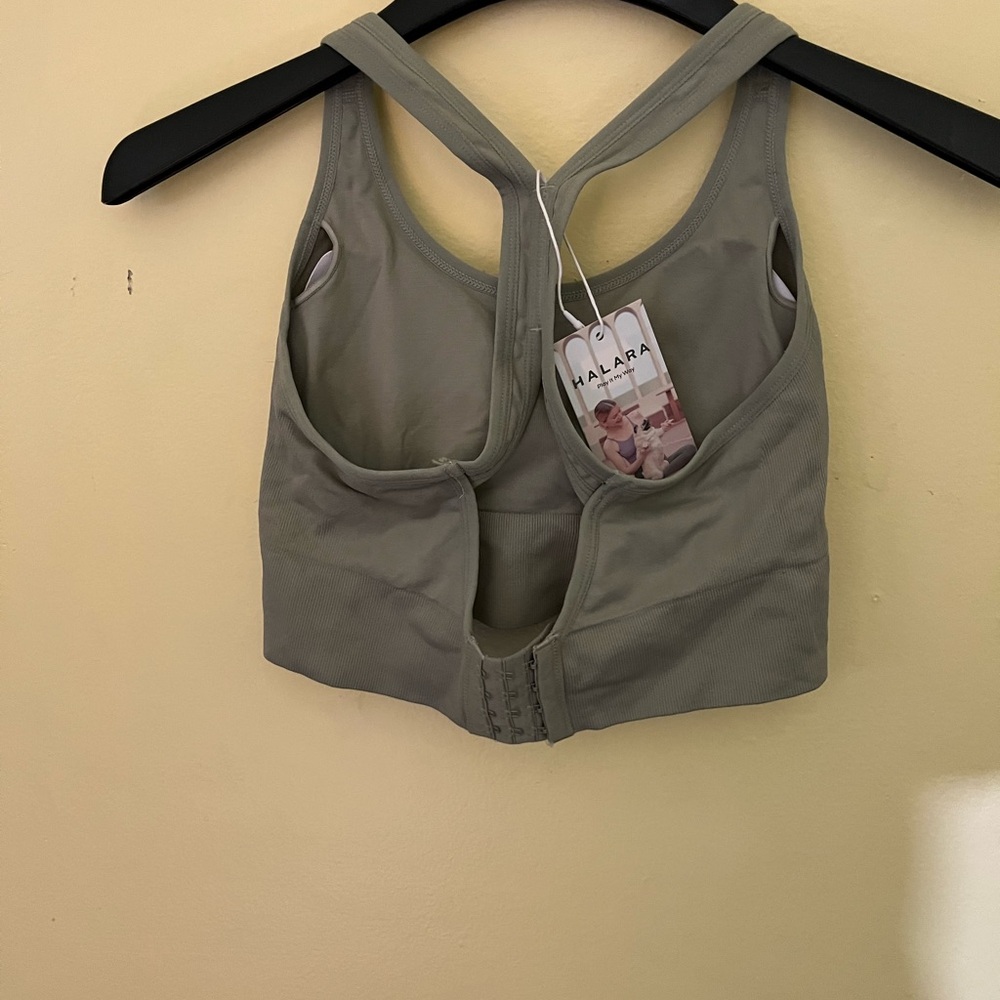 HALARA Pale Green Sports Bra Size Large NWT - Picture 4 of 7